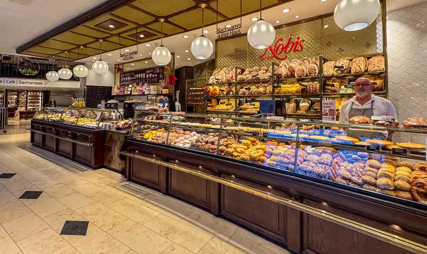 Innenaufnahme der Nobis Printen Filiale am Münsterplatz 3 in Aachen.